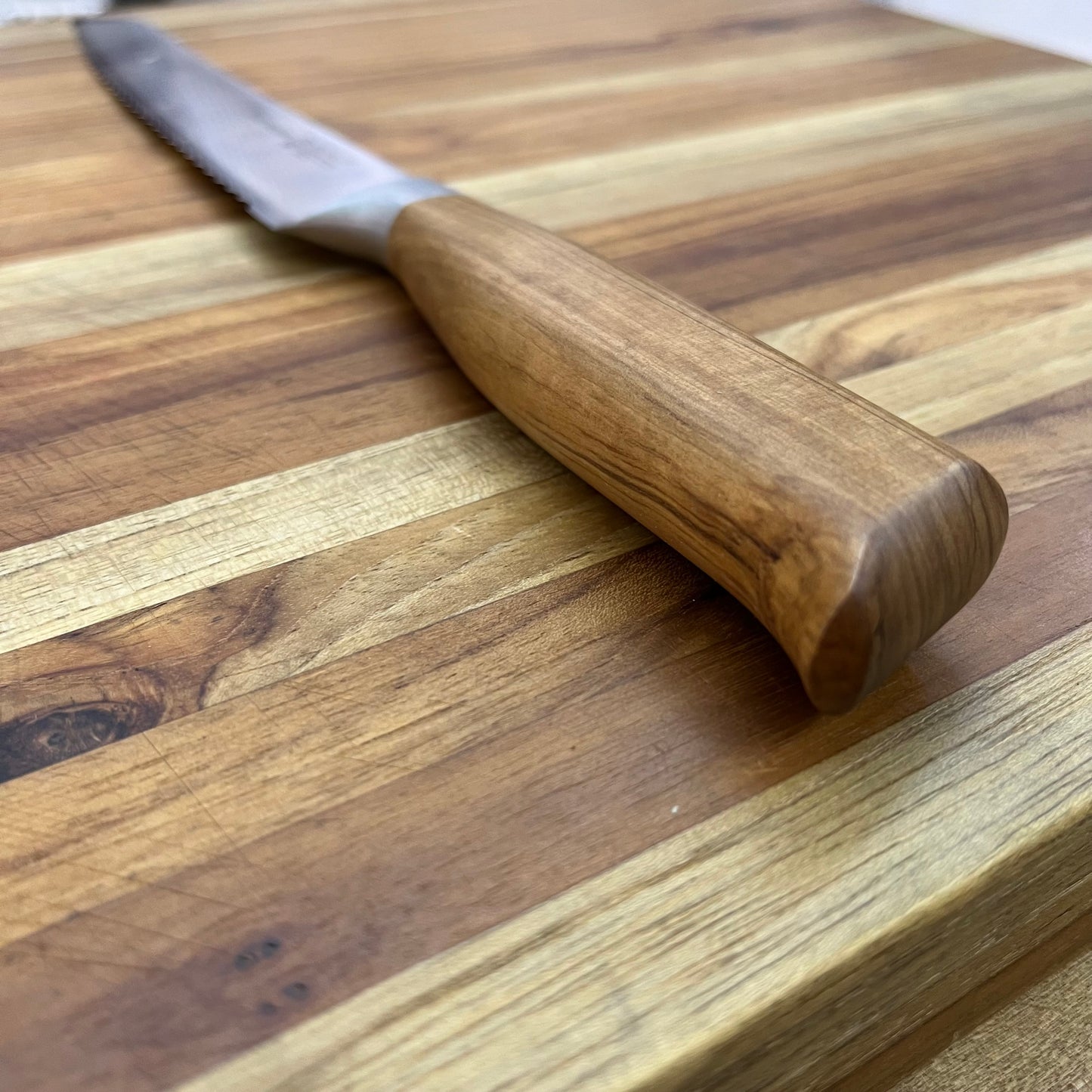 Messermeister Oliva Elite 9" Bread Knife