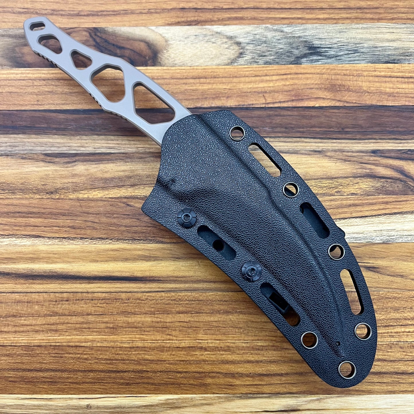 Toor *Limited Edition* Peg Leg by Skallywag Tactical 4" Fixed Blade w/ FDE Gunkote Finish & Black Kydex Sheath