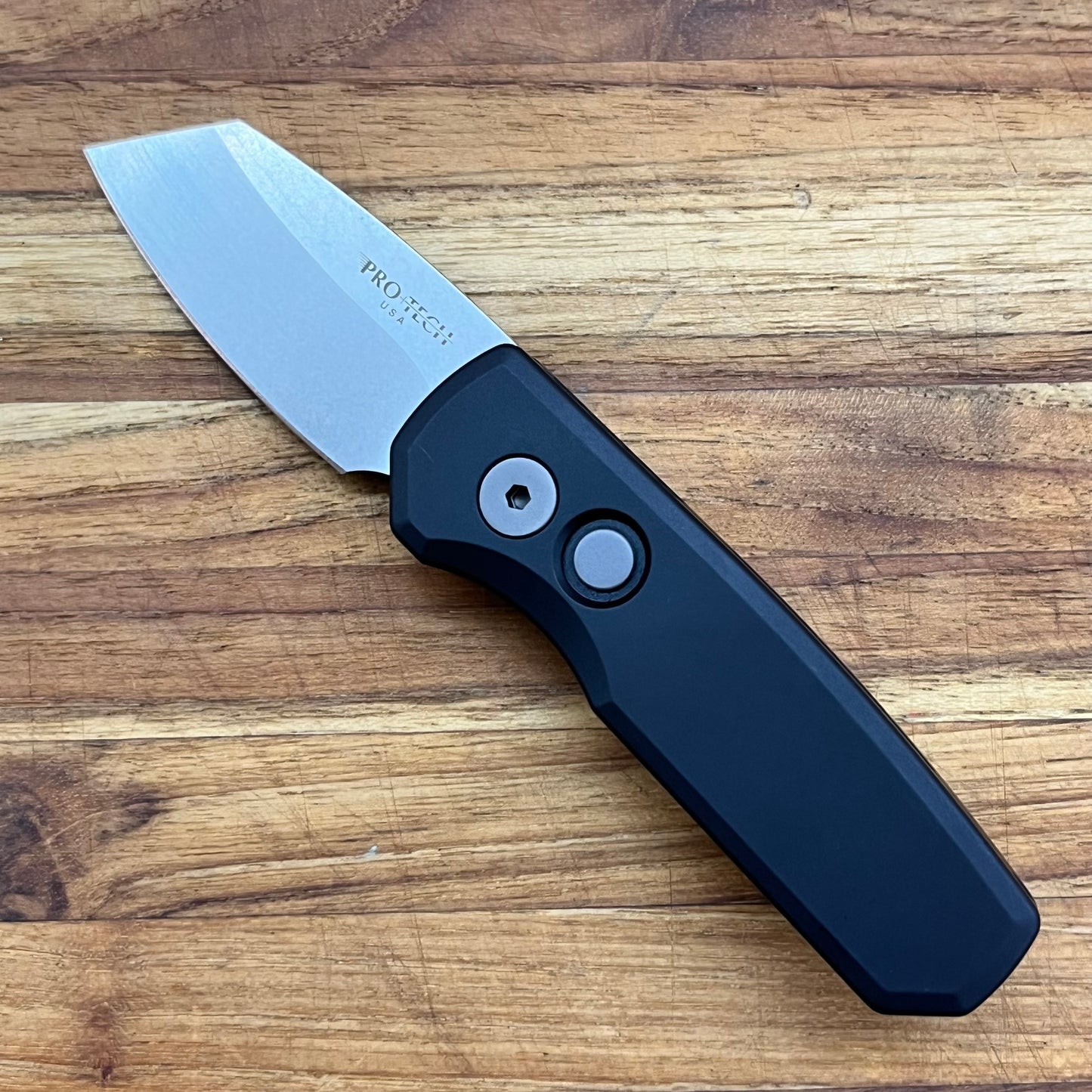 Pro-Tech Runt 5 2" Auto w/ Black Aluminum Handle