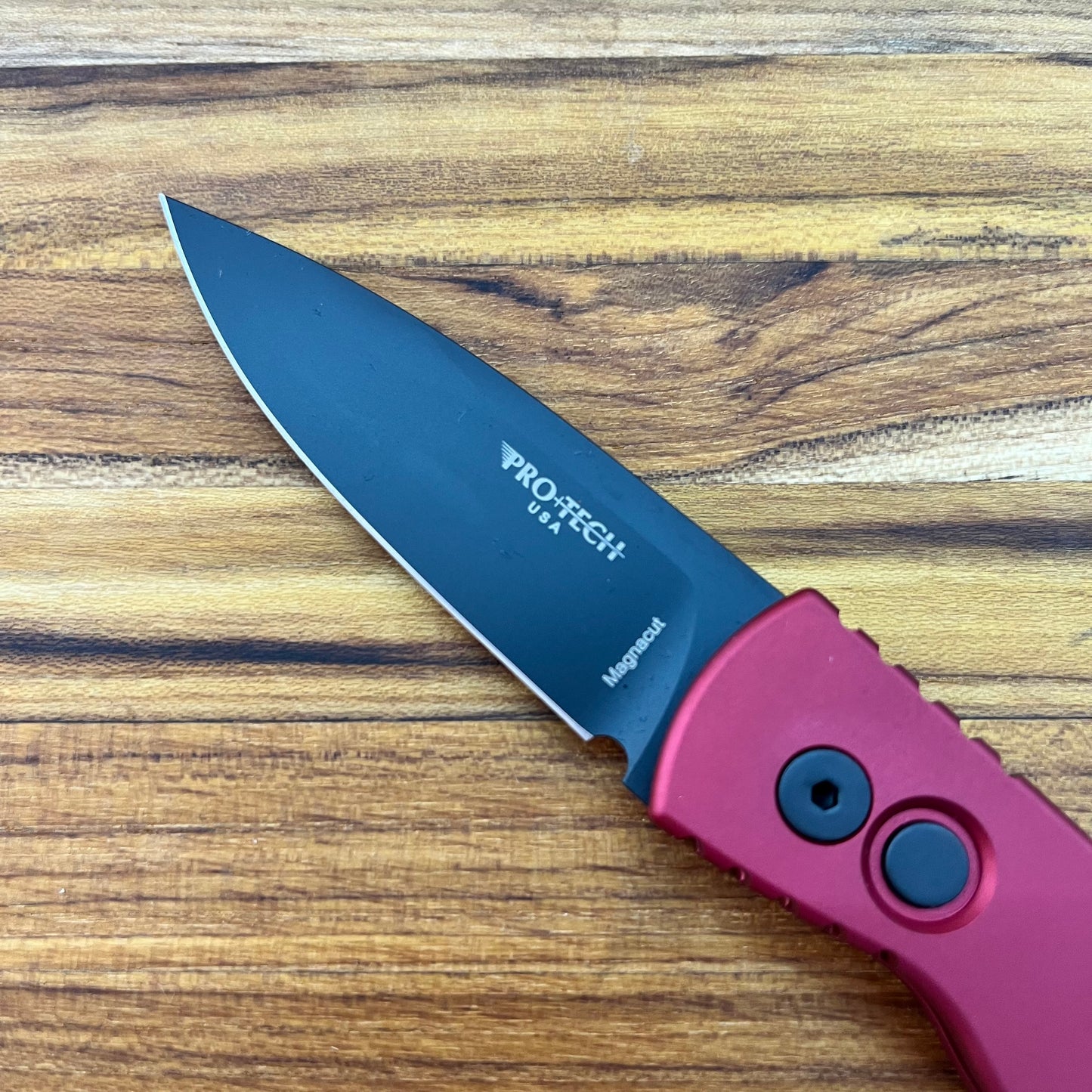 Pro-Tech TR-2 3.25" Auto w/ Red Aluminum Handle
