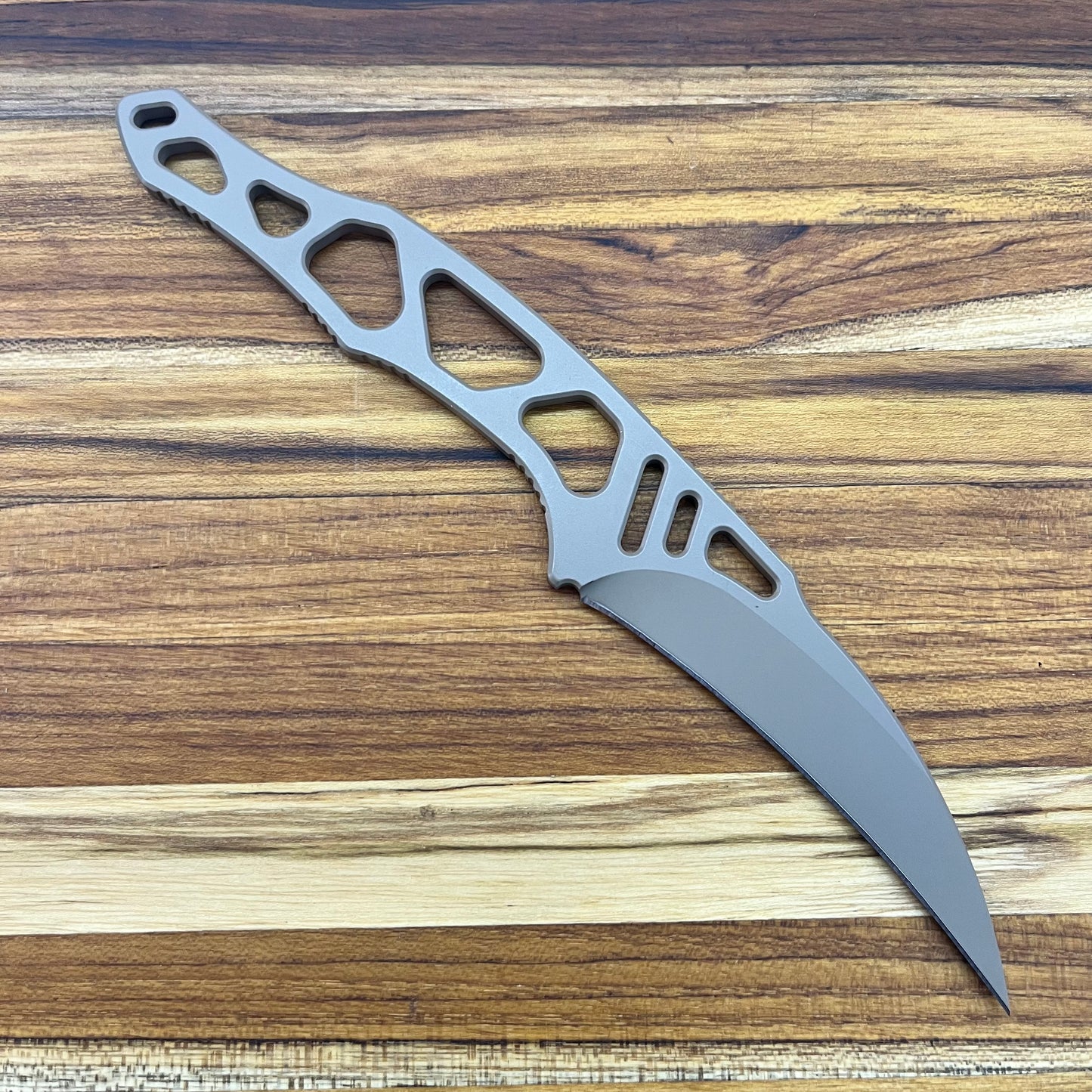 Toor *Limited Edition* Peg Leg by Skallywag Tactical 4" Fixed Blade w/ FDE Gunkote Finish & Black Kydex Sheath