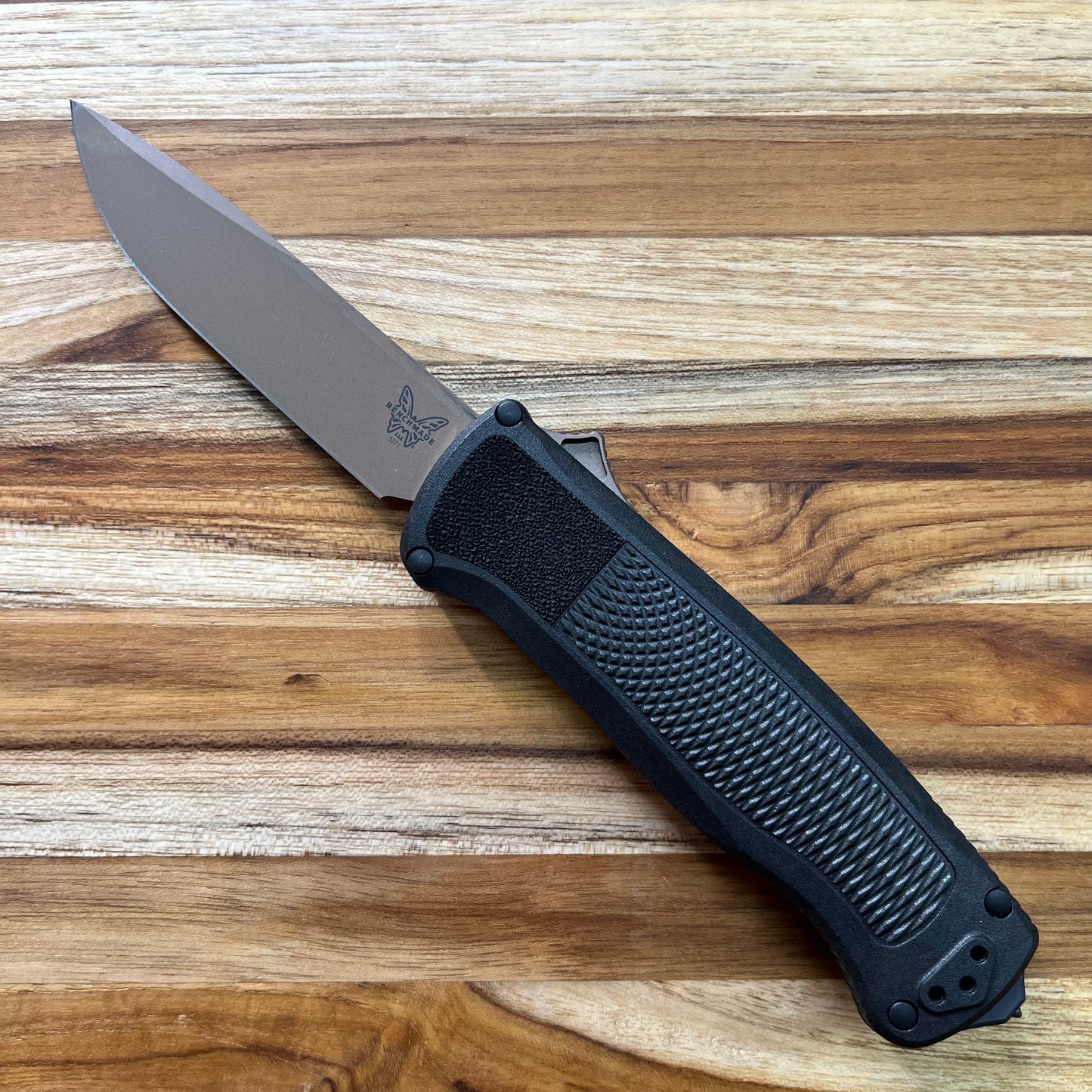 Benchmade Shootout 3.5" Drop Point OTF w/ Black CF-Elite Handle