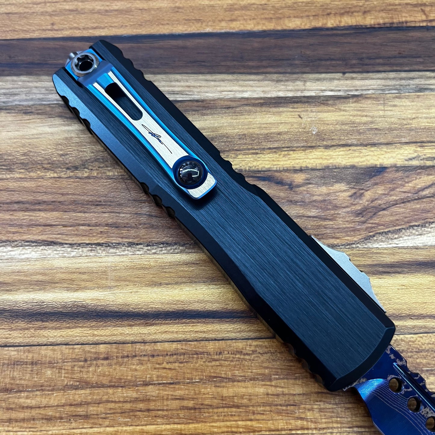 Microtech Ultratech Gen III Hellhound 4" OTF Marfione Select Blued Baker Forge Coppermai Damascus w/ Blue Titanium Accent
