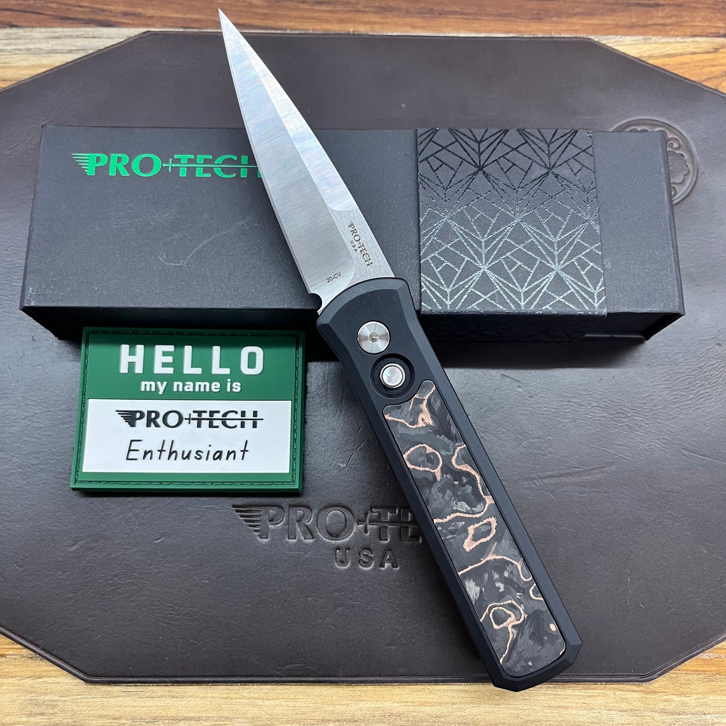 Pro-Tech Godson 3.15" Auto w/ Livewire Copper Carbon Fiber Inlay on Black Aluminum & Black Lip Pearl Button