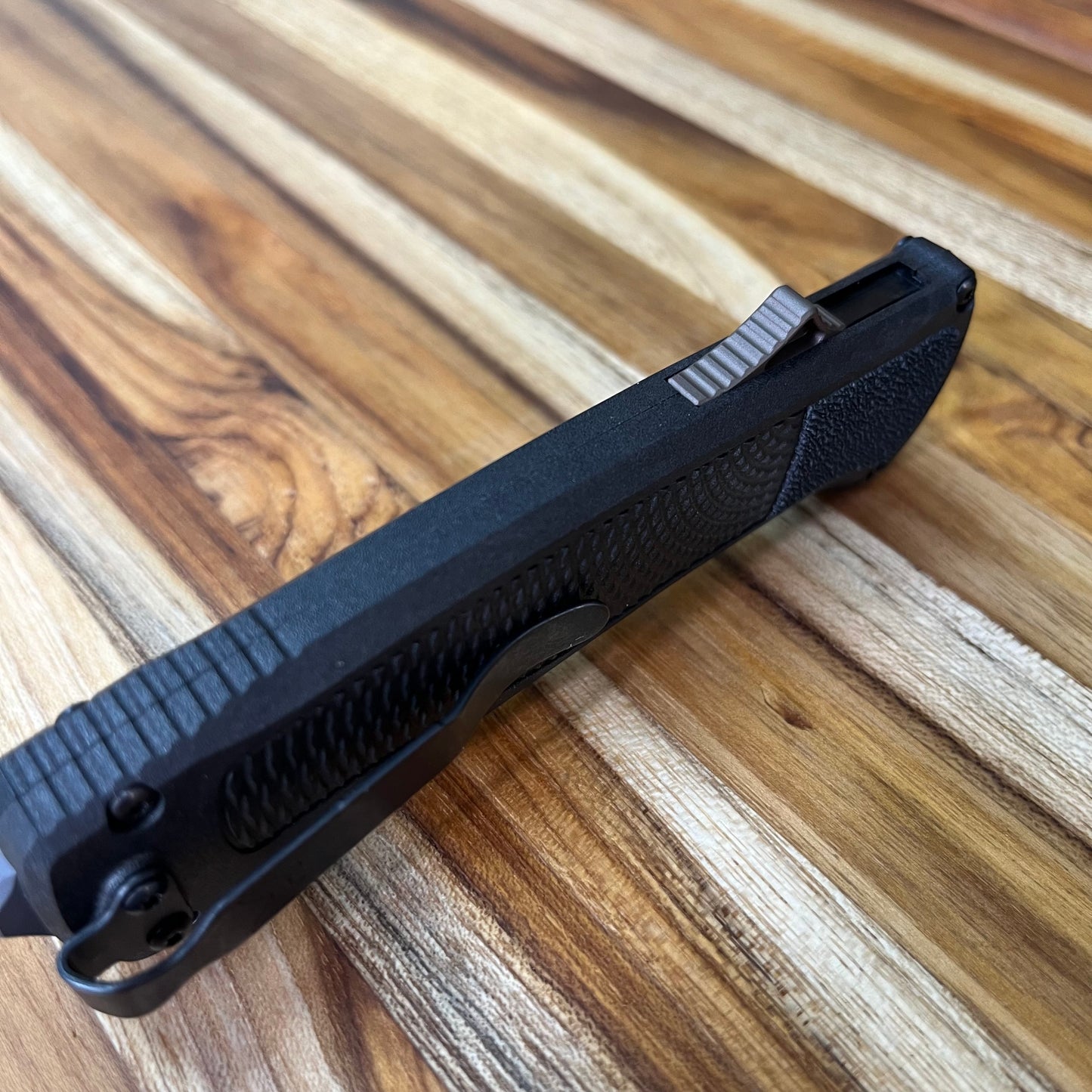 Benchmade Shootout 3.5" Drop Point OTF w/ Black CF-Elite Handle