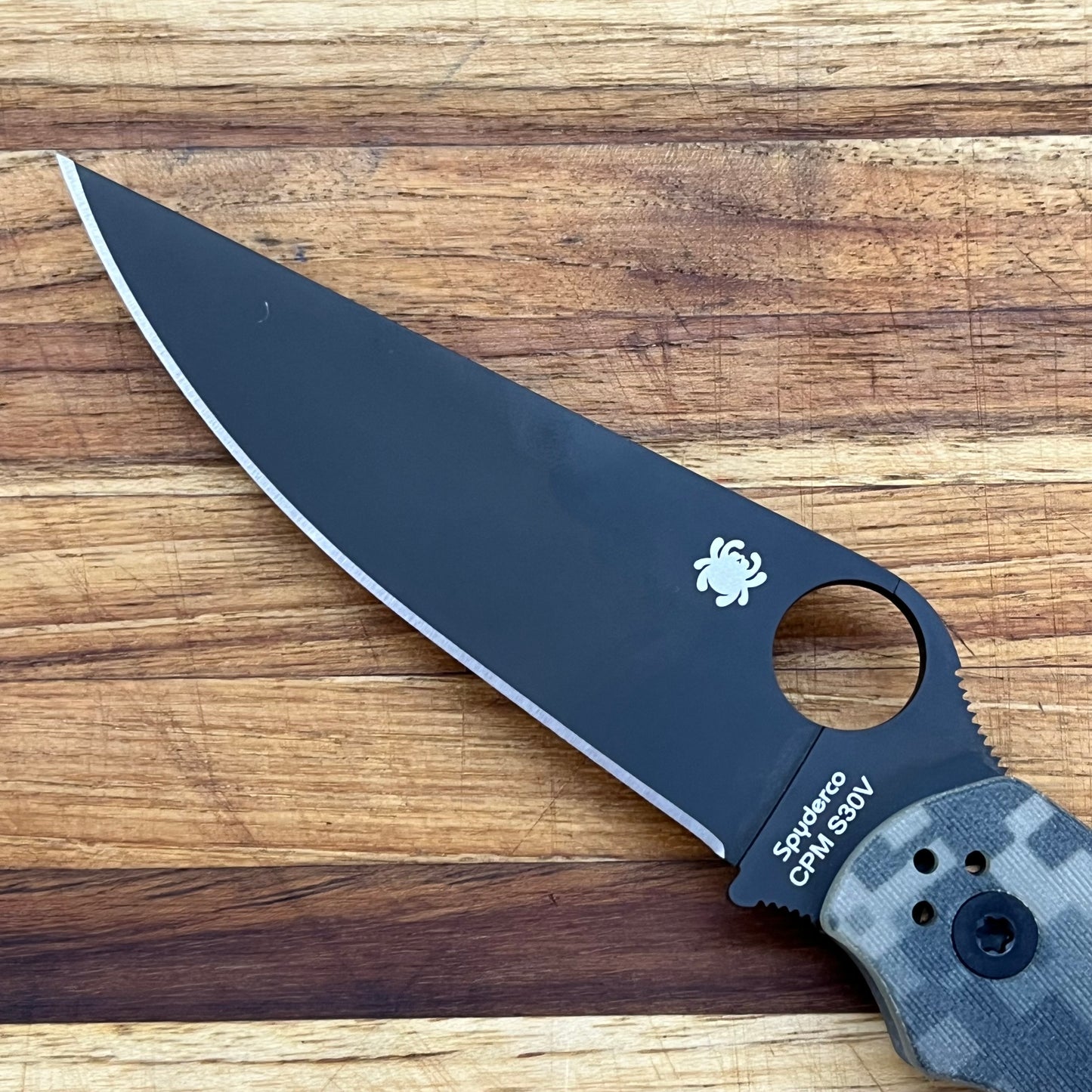 SPYDERCO Military 2 Camo G10 Black S30V Folder