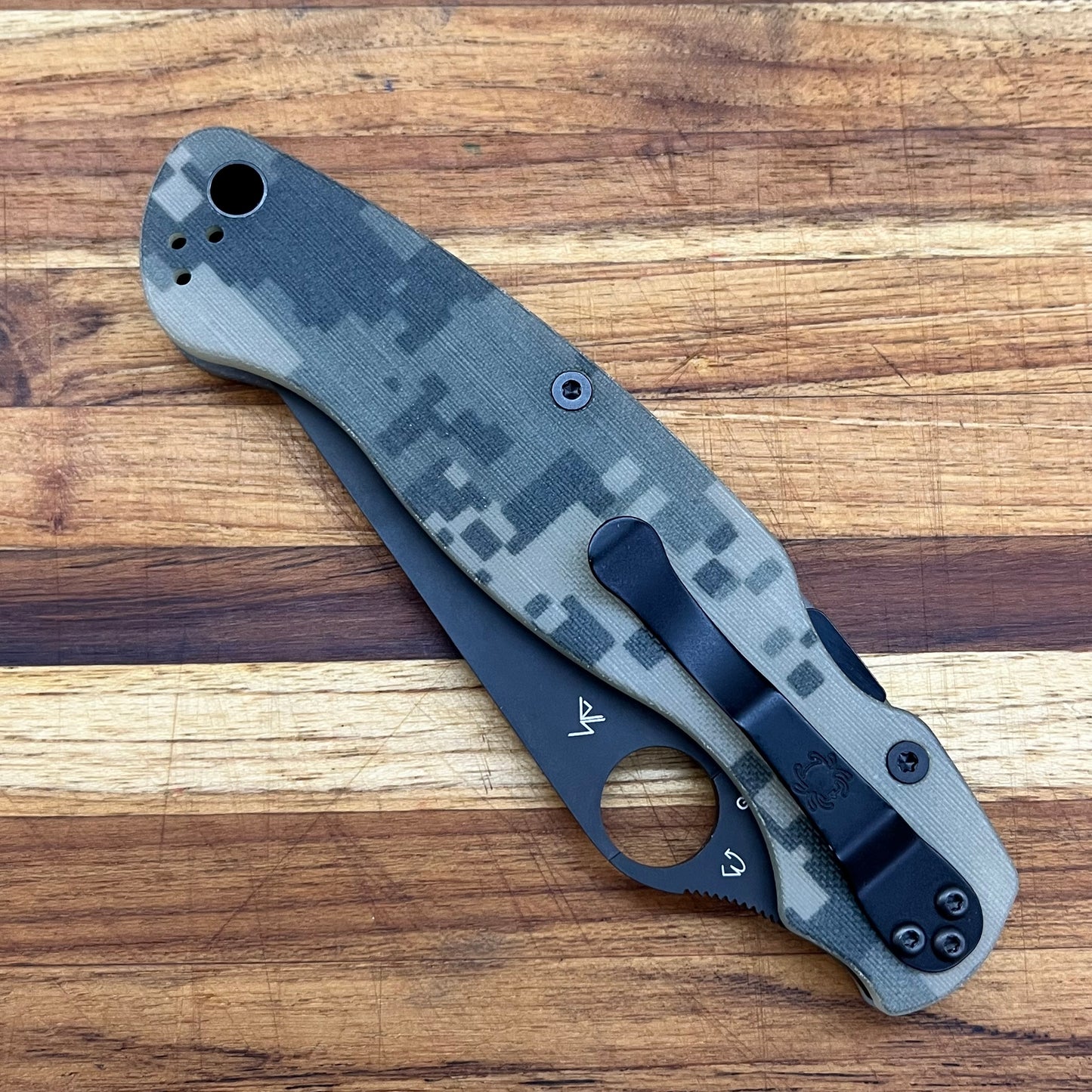 SPYDERCO Military 2 Camo G10 Black S30V Folder