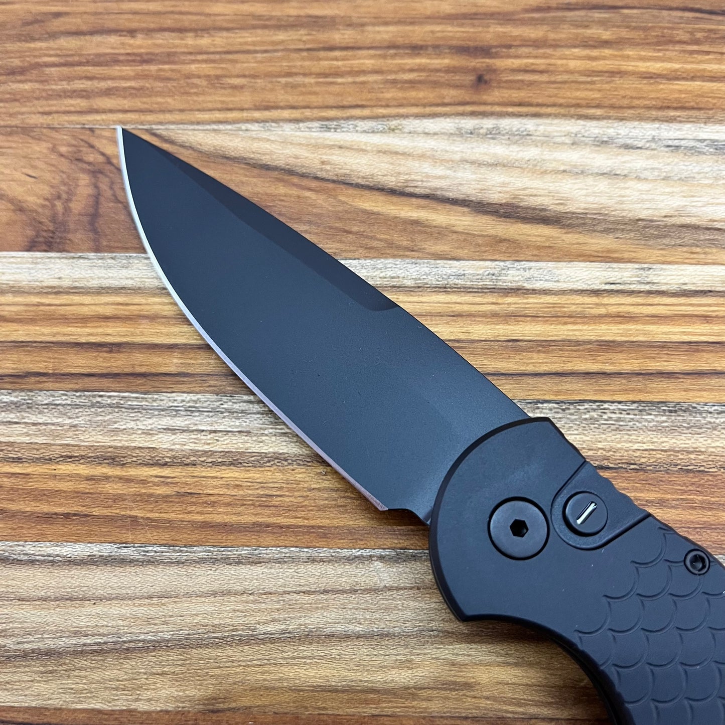 Pro-Tech TR-3 Operator Edition 3.5" All Black Auto w/ Tritium Button & Fish Scale Aluminum Handle