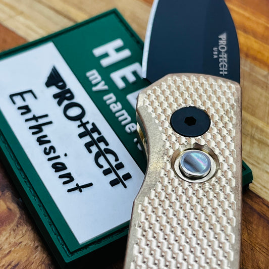 Pro-Tech Runt 5 2" Auto w/ Textured AlBronze Handle & Black Lip Pearl Button