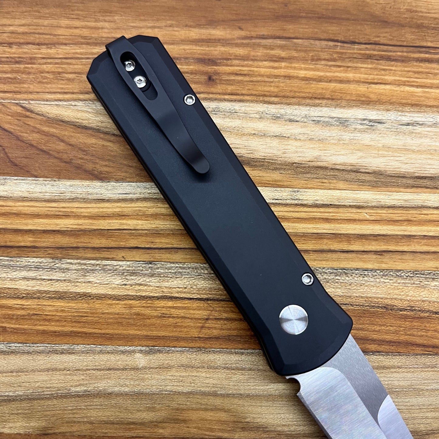 Pro-Tech Godson 3.15" Auto w/ Livewire Copper Carbon Fiber Inlay on Black Aluminum & Black Lip Pearl Button