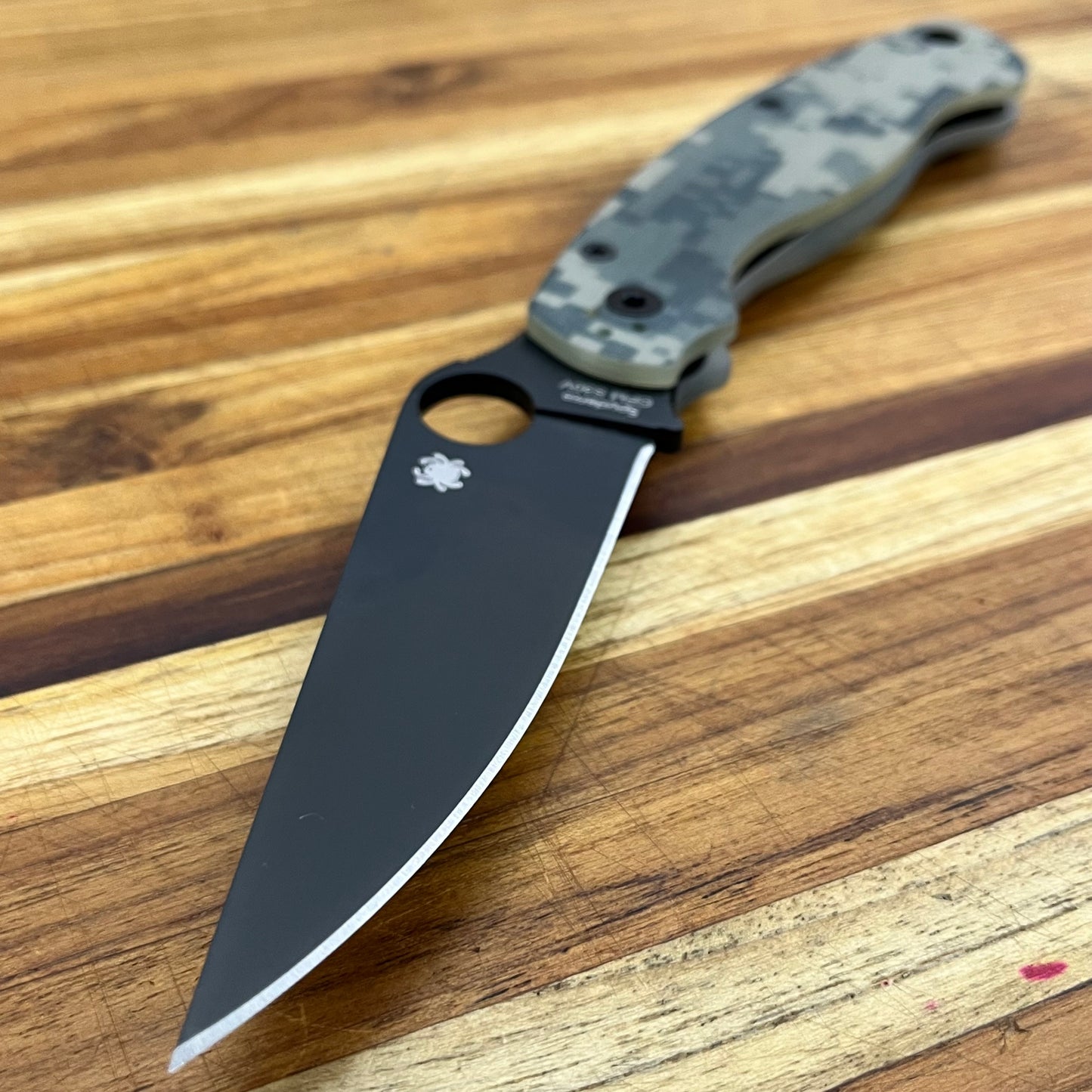 SPYDERCO Military 2 Camo G10 Black S30V Folder