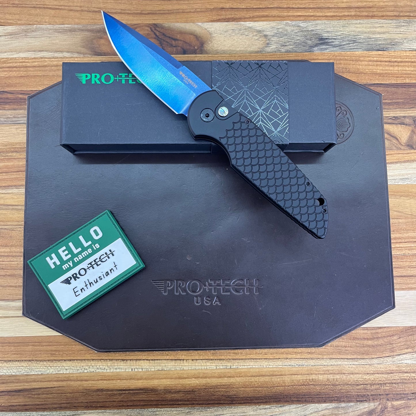Pro-Tech TR-3 3.5" Auto w/ Sapphire Blade & Black Fishscale Textured Aluminum Handle