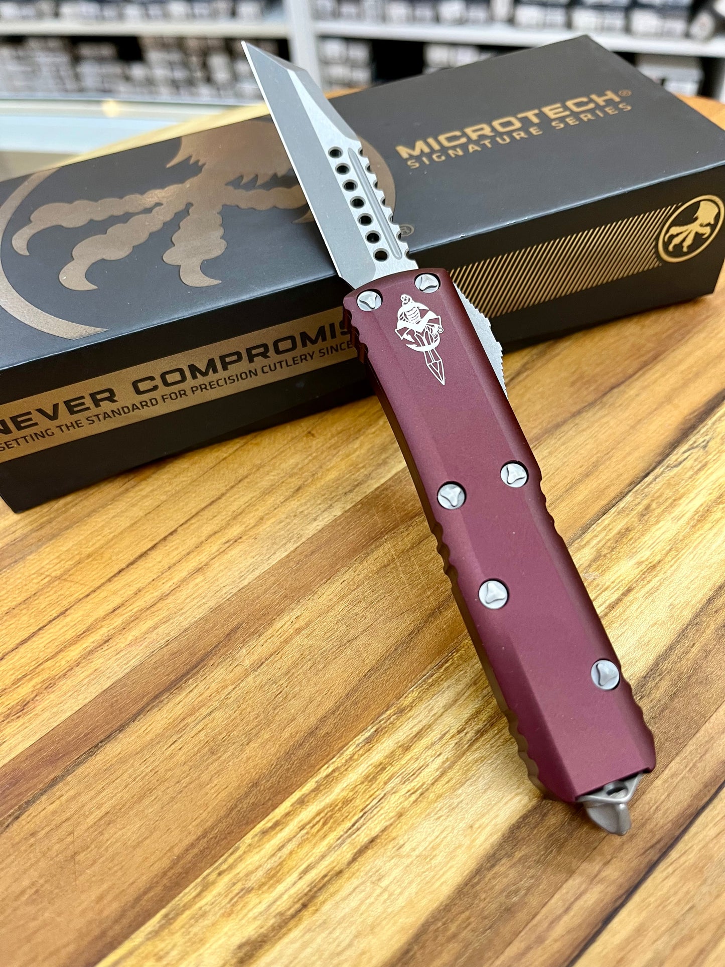 Microtech 719W-10APMRS UTX-85 Warhound Merlot Apocalyptic OTF Auto