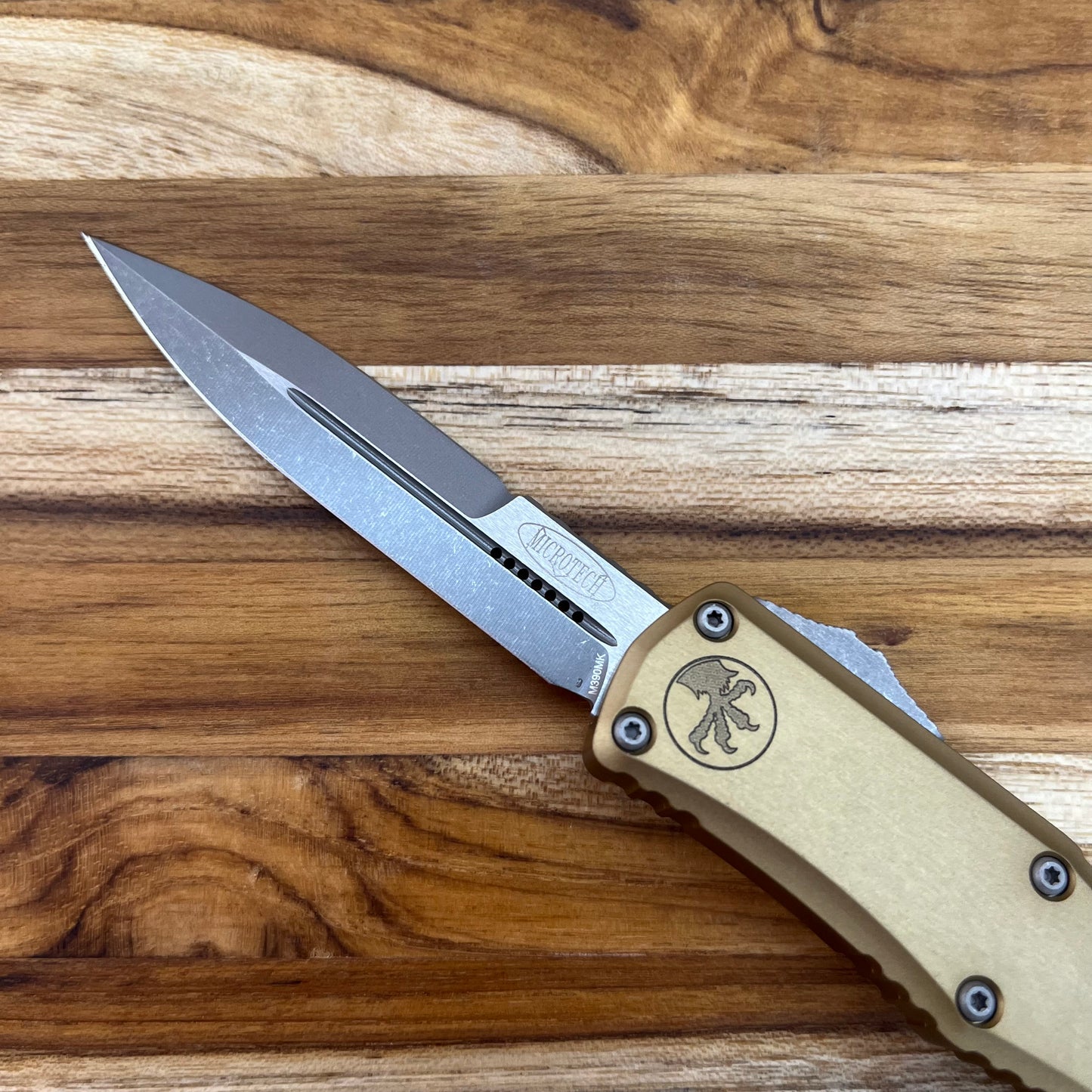 Microtech Hera II Mini D/E Bayonet 3" Apocalyptic OTF Auto w/ Tan Handle