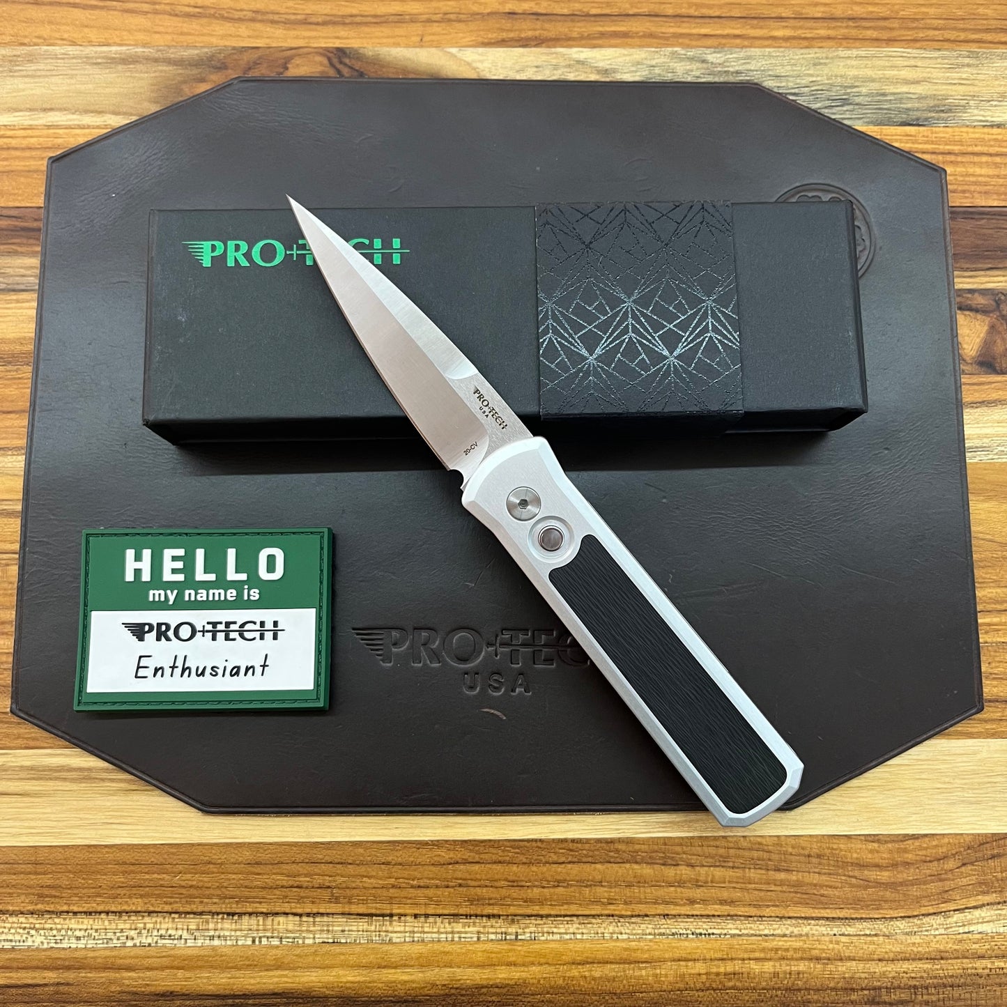 Pro-Tech Godson 3.15" Auto w/ Crosscut Carbon Fiber Inlay on Silver Aluminum & Black Lip Pearl Button