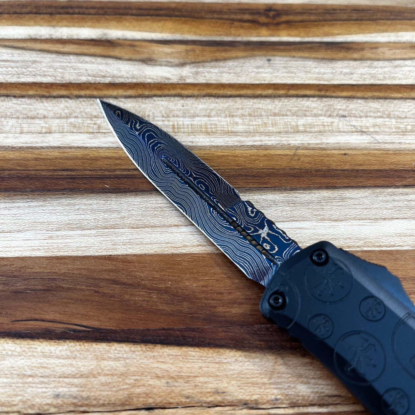 Microtech Signature Series Mini Hera II 3" OTF w/ Blued Vegas Forge Damascus Blade