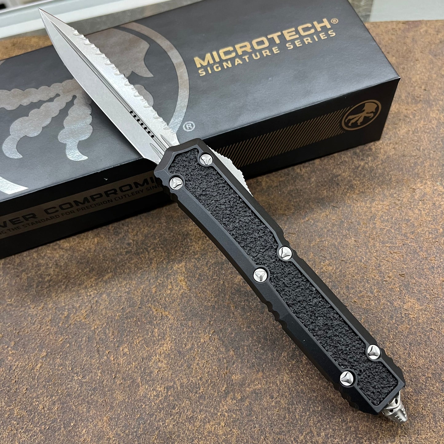 Microtech 206-12S Makora D/E Signature Series Stonewash F/S OTF Auto