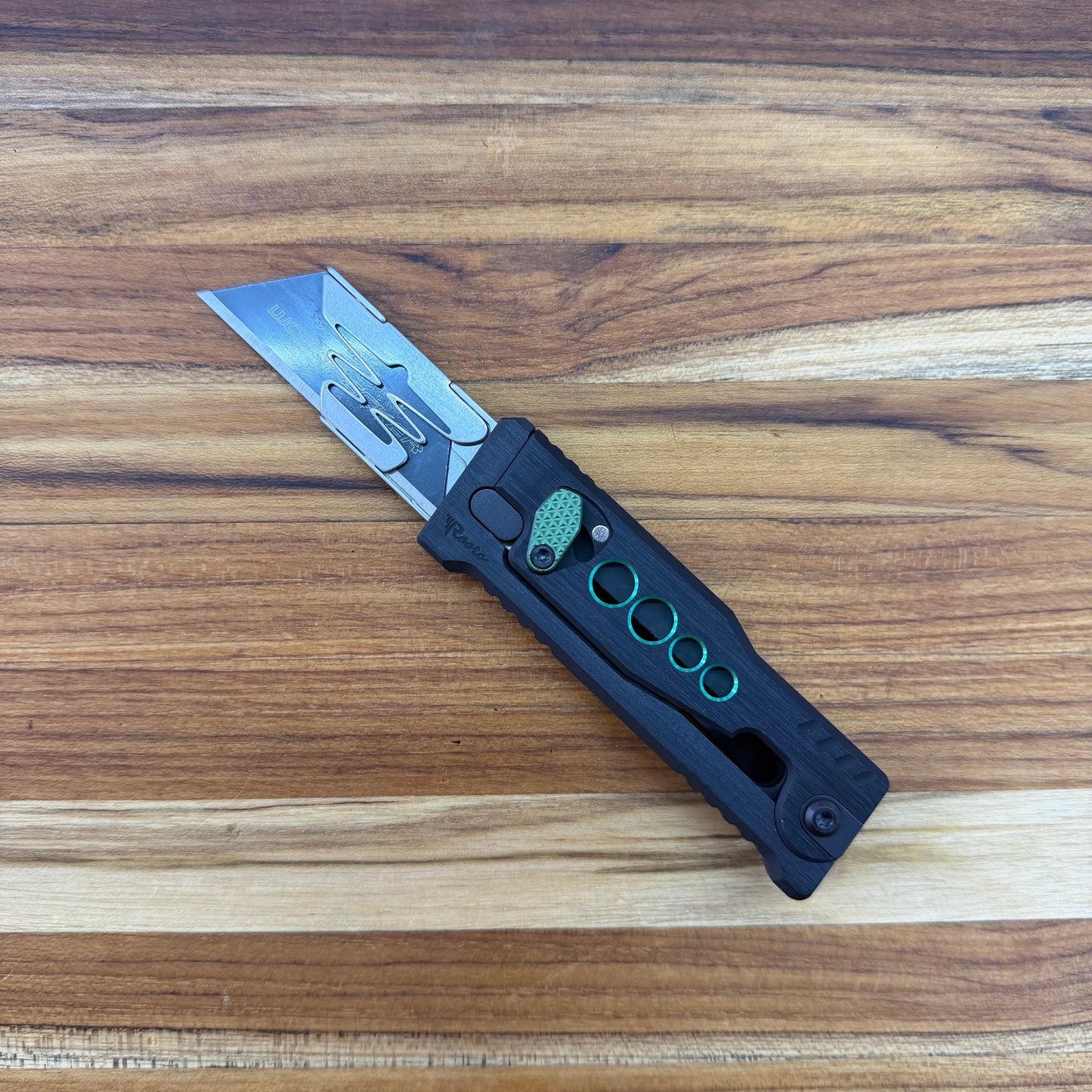 Reate Exo-U Gravity 2.5" Utility Knife w/ Black Handle & Green Speedhole
