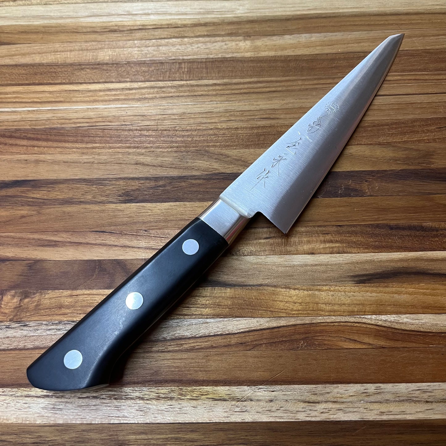 *DISCONTINUED* Kikuichi Swedish Gold Warikomi 150mm (6") Honesuki Kaku