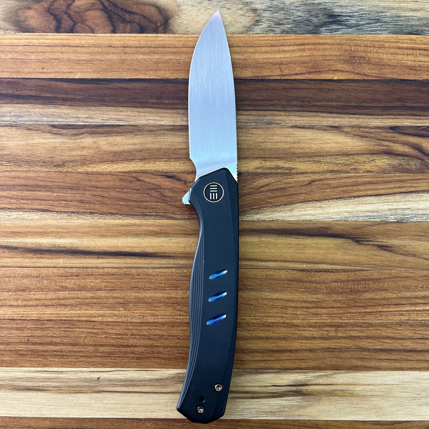 We Knife LIMITED EDITION Seer w/ Black Titanium Handle