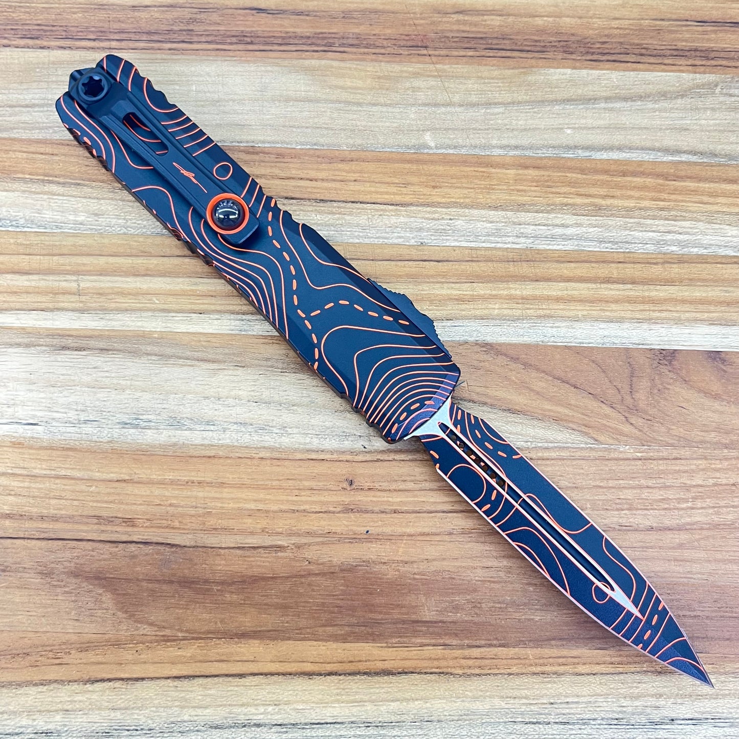 Microtech Signature Series Ultratech Gen IV D/E 3.5" OTF w/ Topographic Black/Orange Camo Aluminum Handle