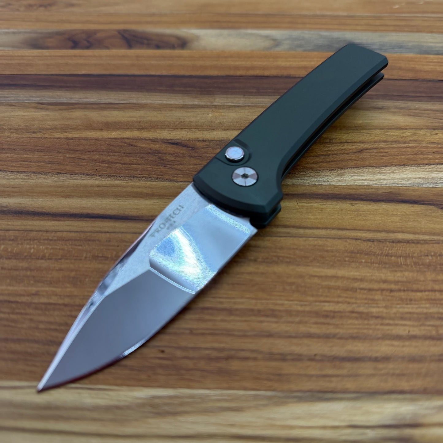 Pro-Tech 2026 Chavez Scapegoat Compact Custom 003 3" Auto w/ Green Aluminum Handle