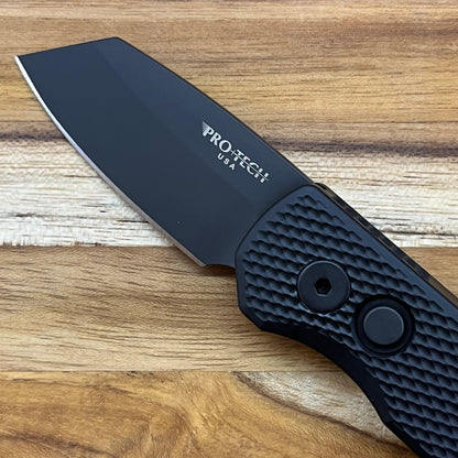 Pro-Tech Runt 5 2" All Black Auto w/ MagnaCut & Textured Aluminum Handle