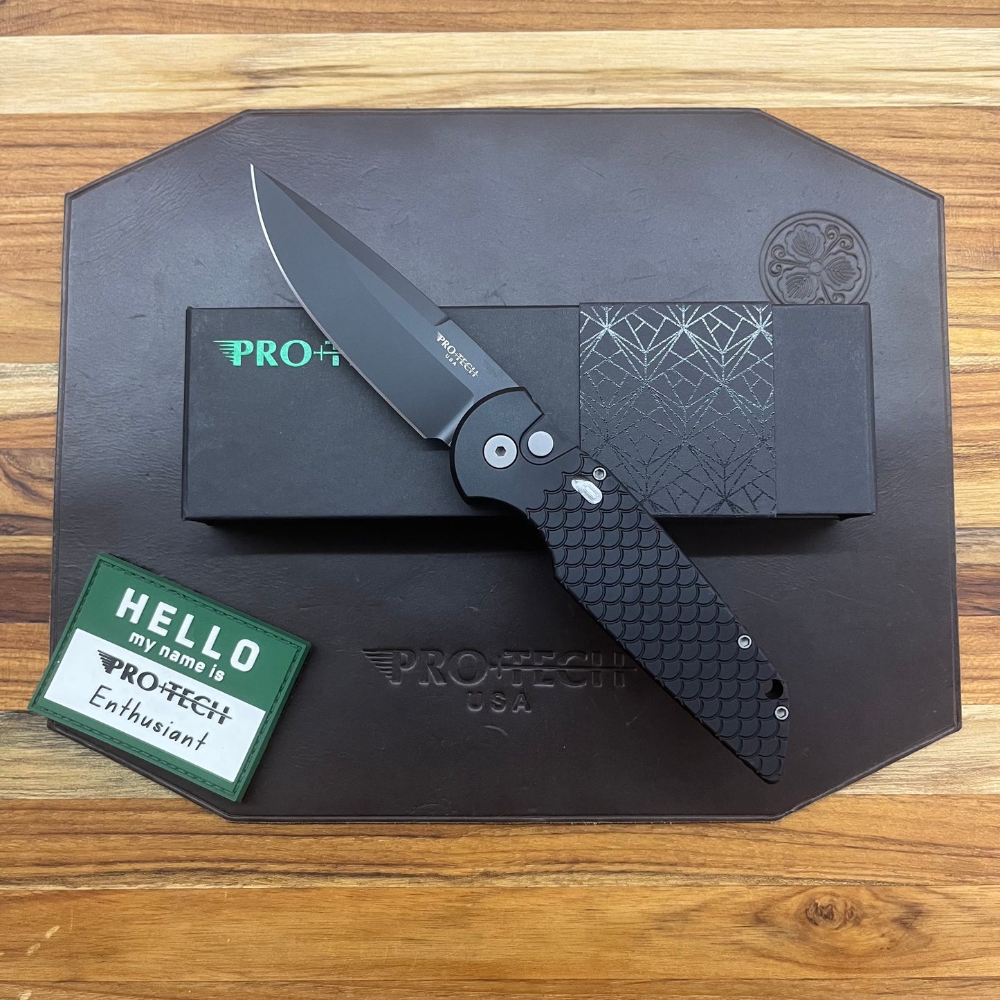 Pro-Tech TR-3 3.5" Auto w/ Integrated Lock & Black Fishscale Texture Aluminum Handle