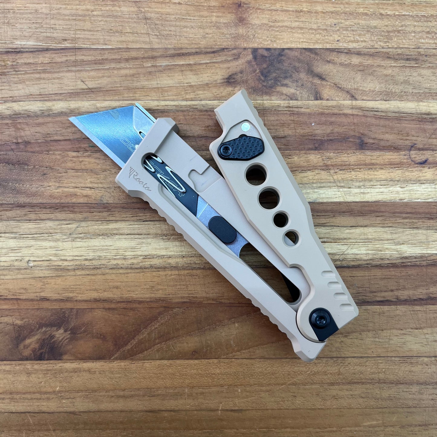 Reate Exo-U Gravity 2.5" Utility Knife w/ Tan Speedhole Handle