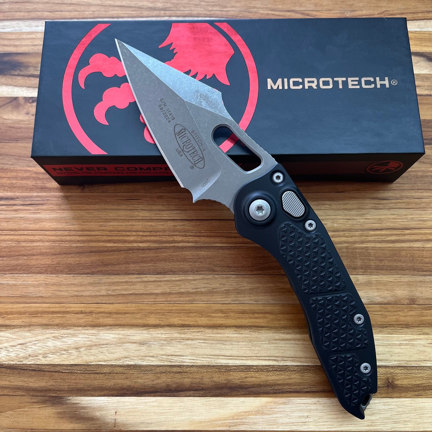 Microtech Stitch 3" Auto w/ Black Textured Handle