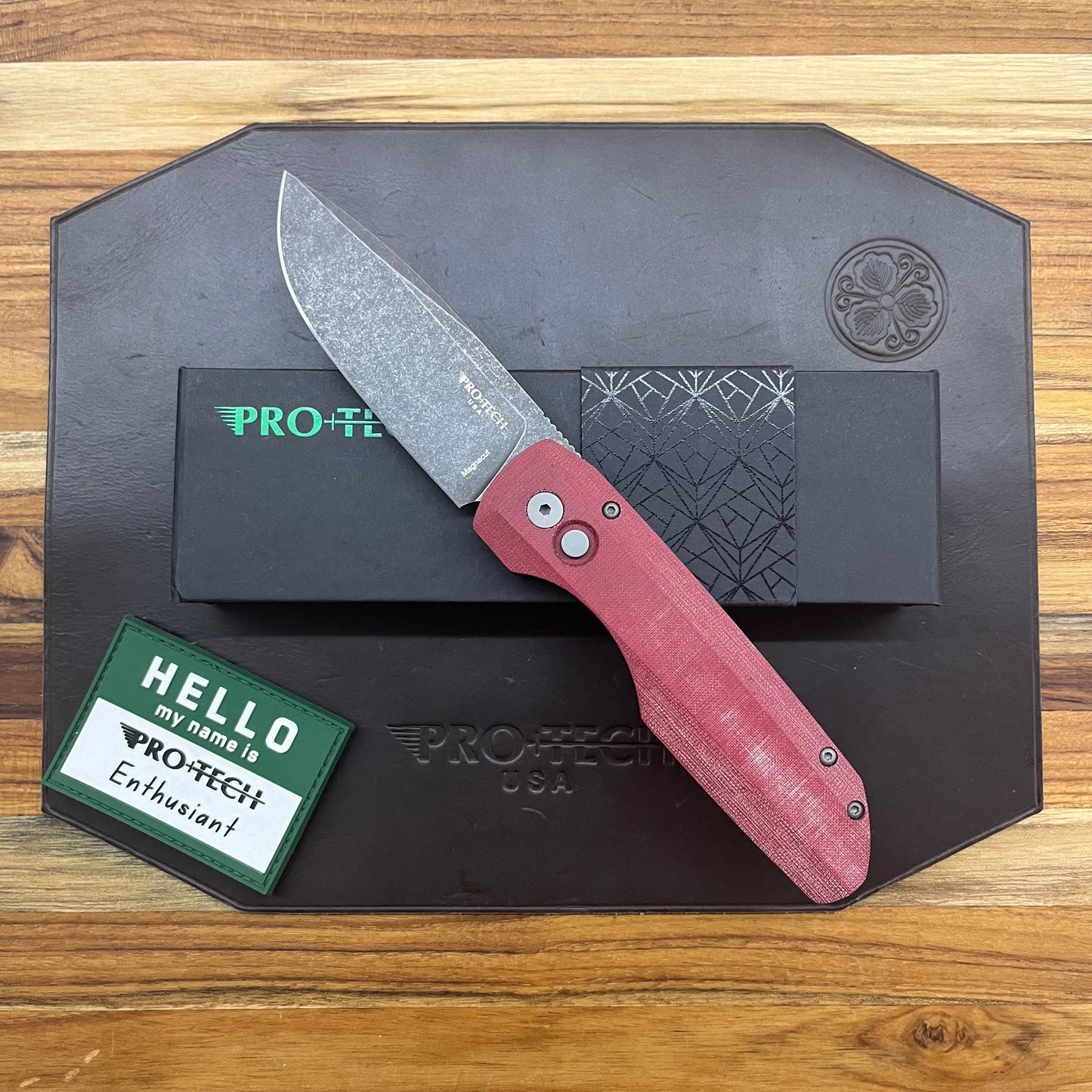 Pro-Tech Vero Synapse 3.5" Auto w/ Red Linen Micarta & Black Aluminum Handle