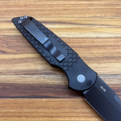 Pro-Tech TR-3 3.5" Auto w/ Integrated Lock & Black Fishscale Texture Aluminum Handle