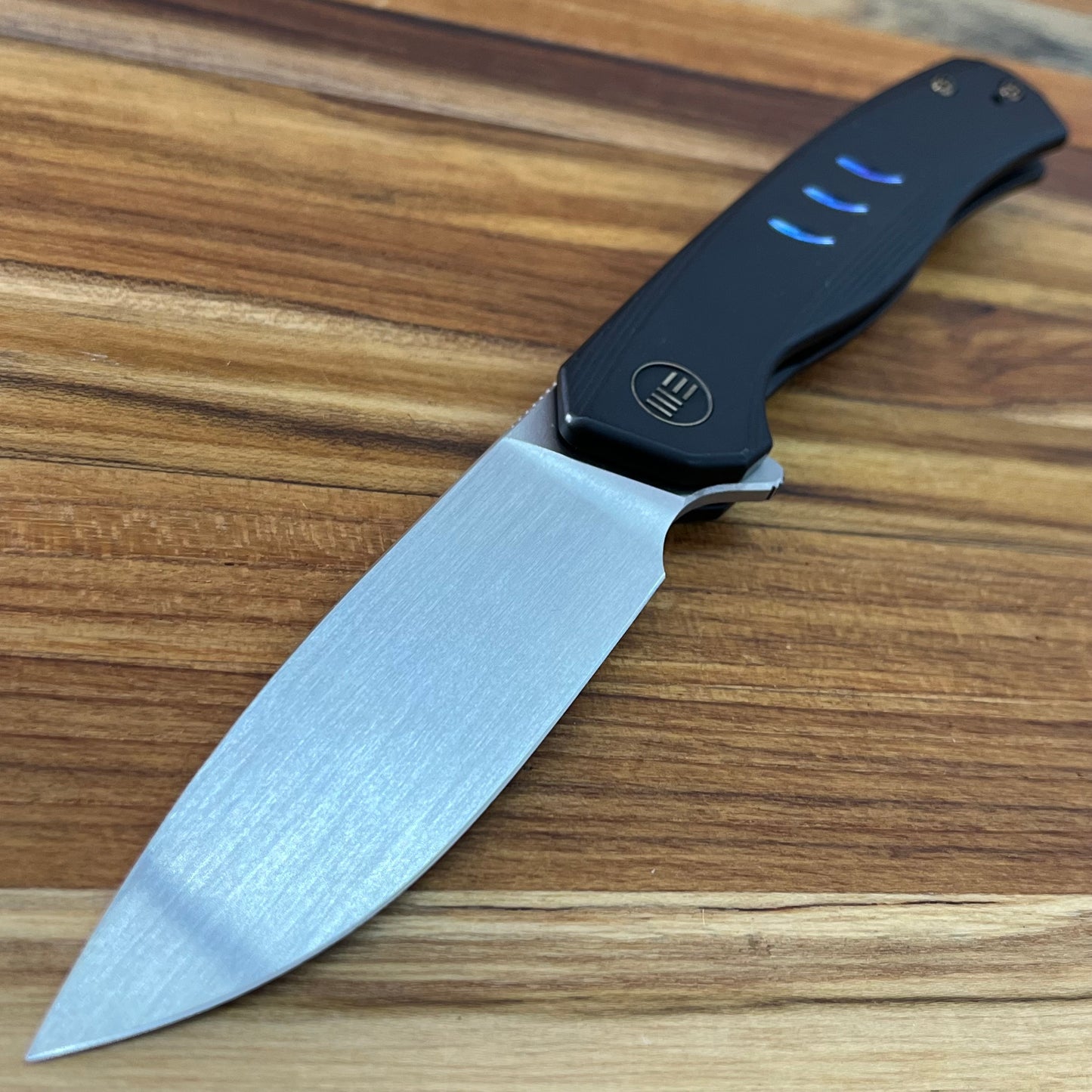 We Knife LIMITED EDITION Seer w/ Black Titanium Handle