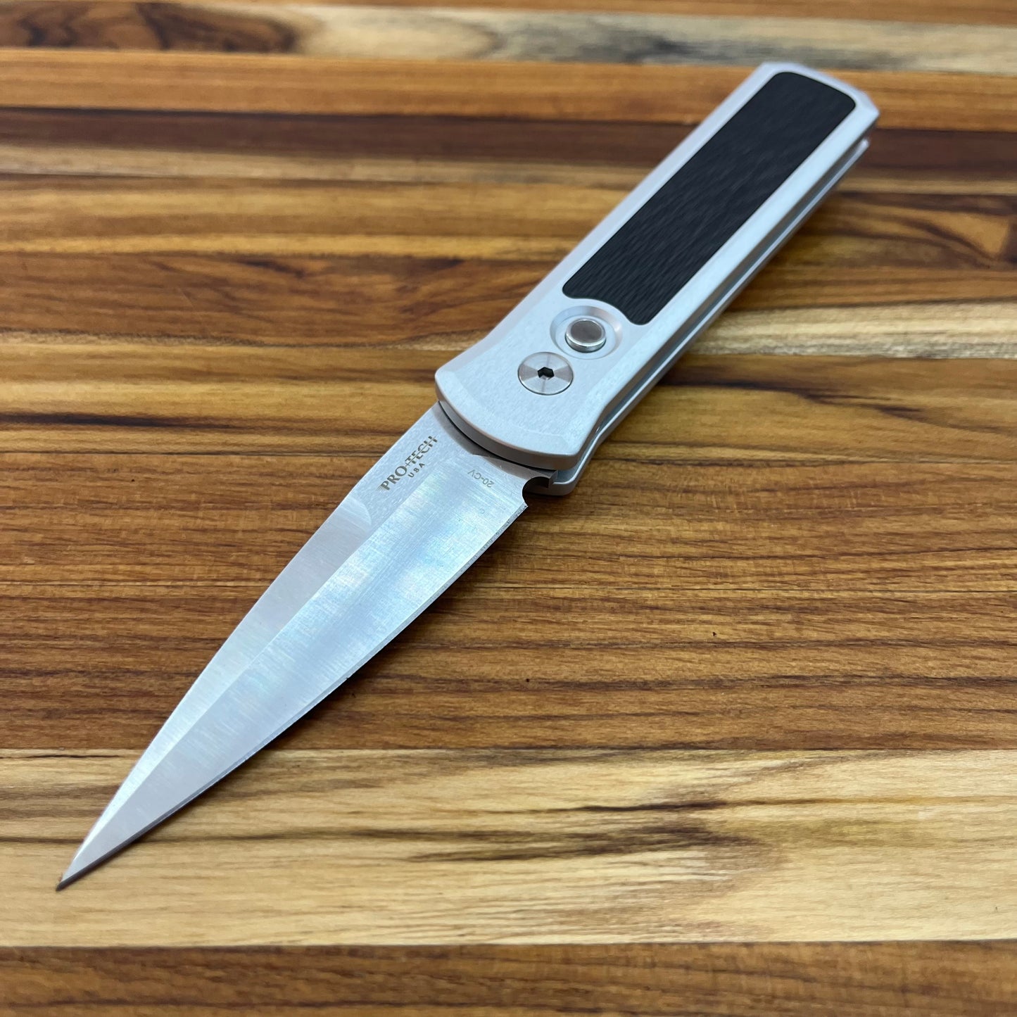 Pro-Tech Godson 3.15" Auto w/ Crosscut Carbon Fiber Inlay on Silver Aluminum & Black Lip Pearl Button