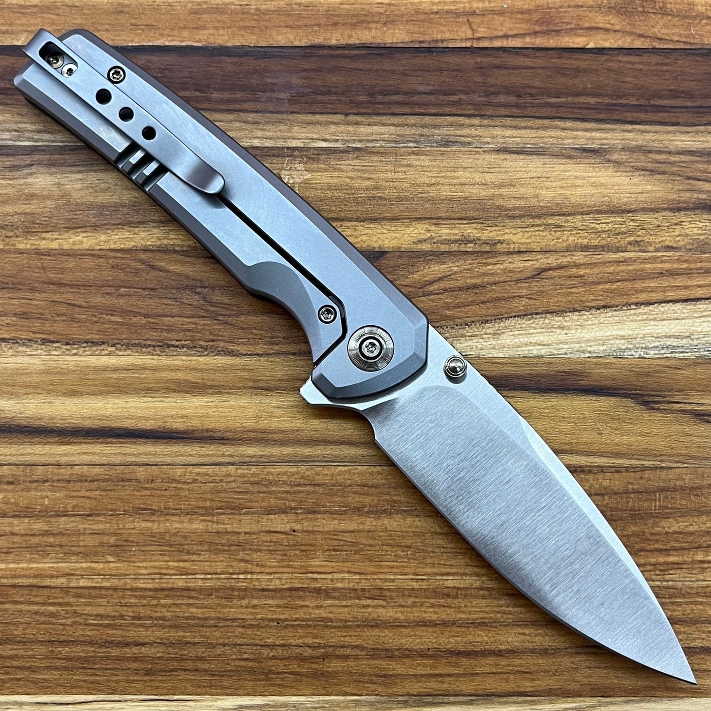 WE Knife Subjugator 3.5" Flipping Knife w/ Carbon Fiber & Titanium Handle