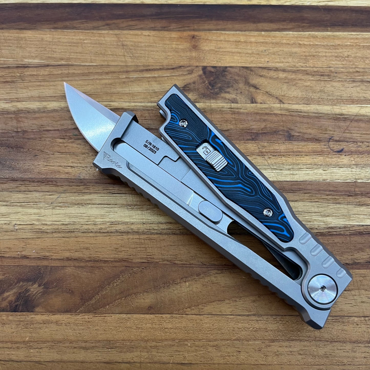 Reate EXO-M 3.25" Drop Point Gravity Knife w/ Blue & Black Handle