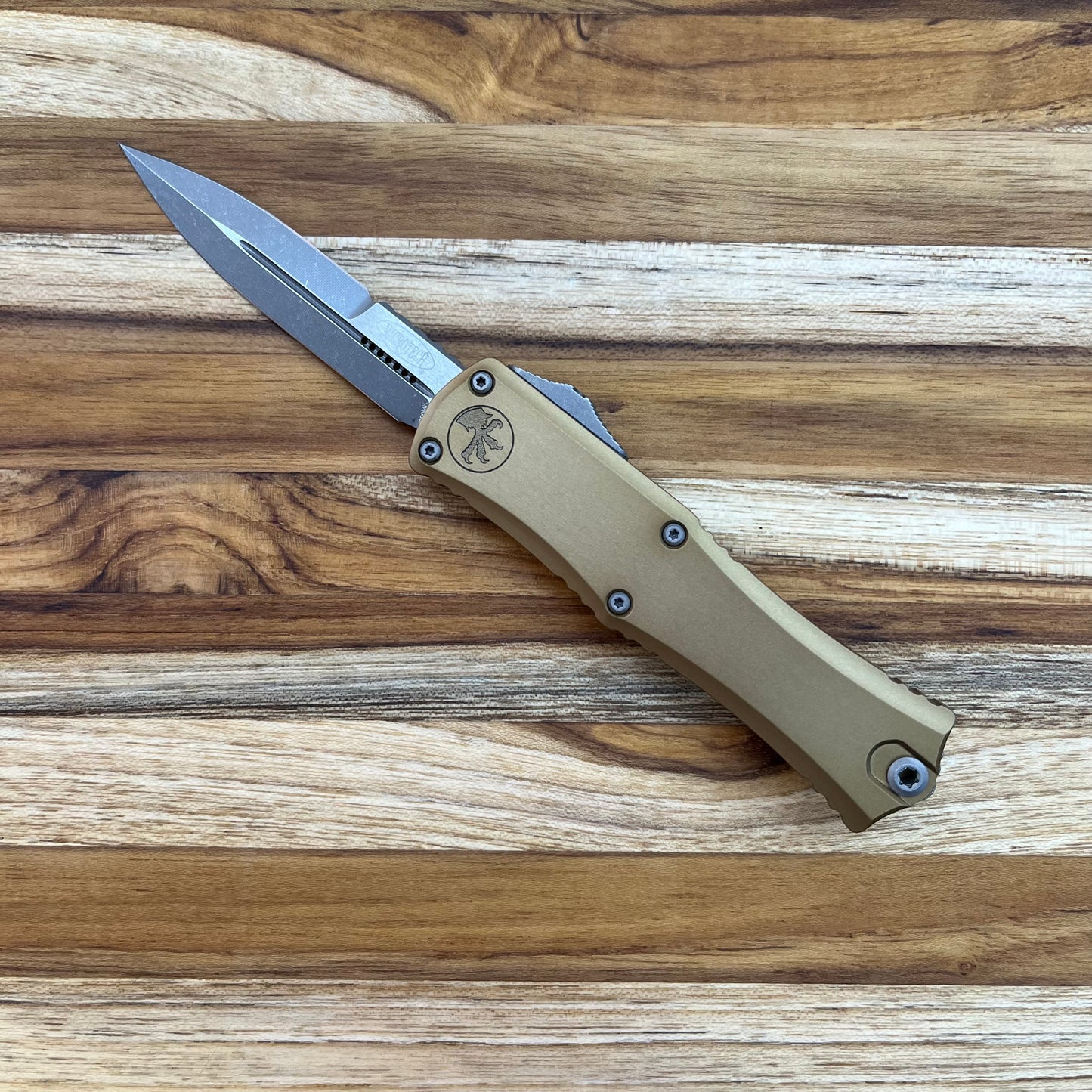 Microtech Hera II Mini D/E Bayonet 3" Apocalyptic OTF Auto w/ Tan Handle