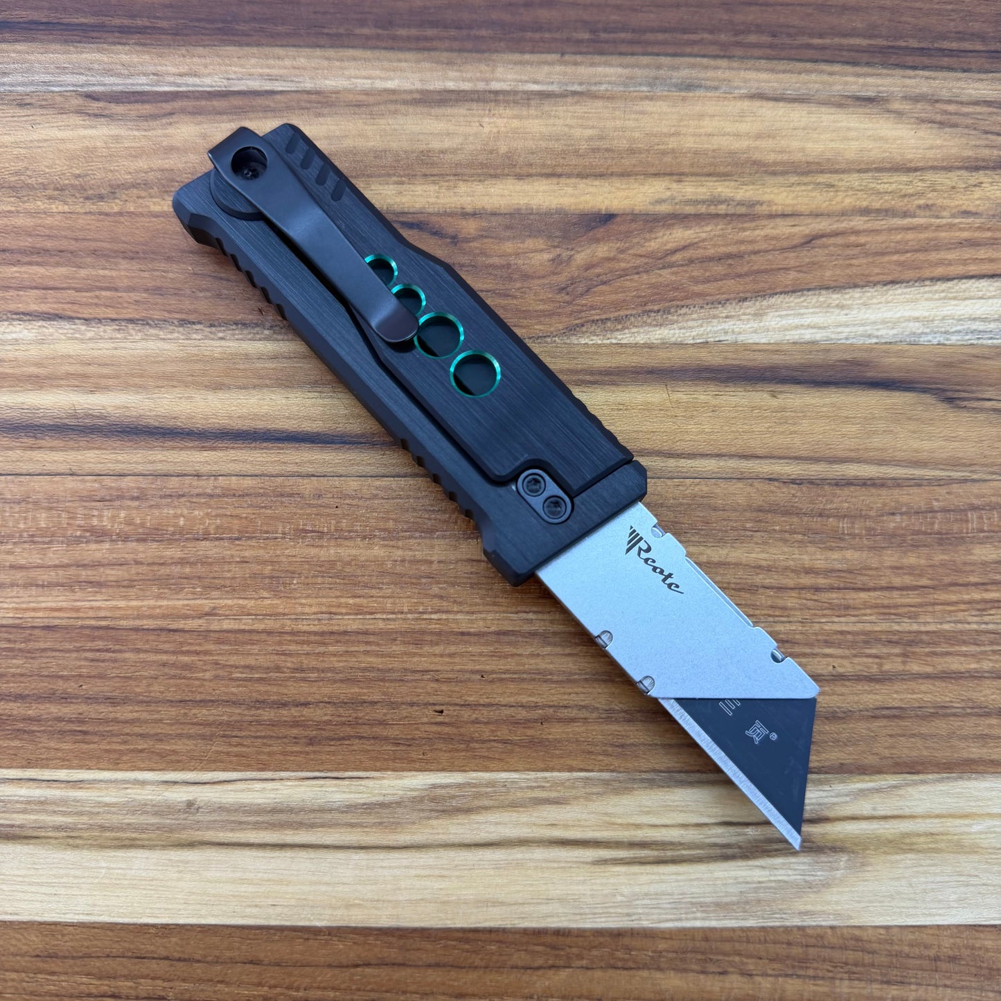 Reate Exo-U Gravity 2.5" Utility Knife w/ Black Handle & Green Speedhole