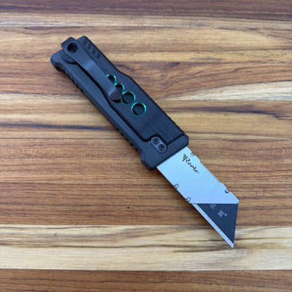 Reate Exo-U Gravity 2.5" Utility Knife w/ Black Handle & Green Speedhole
