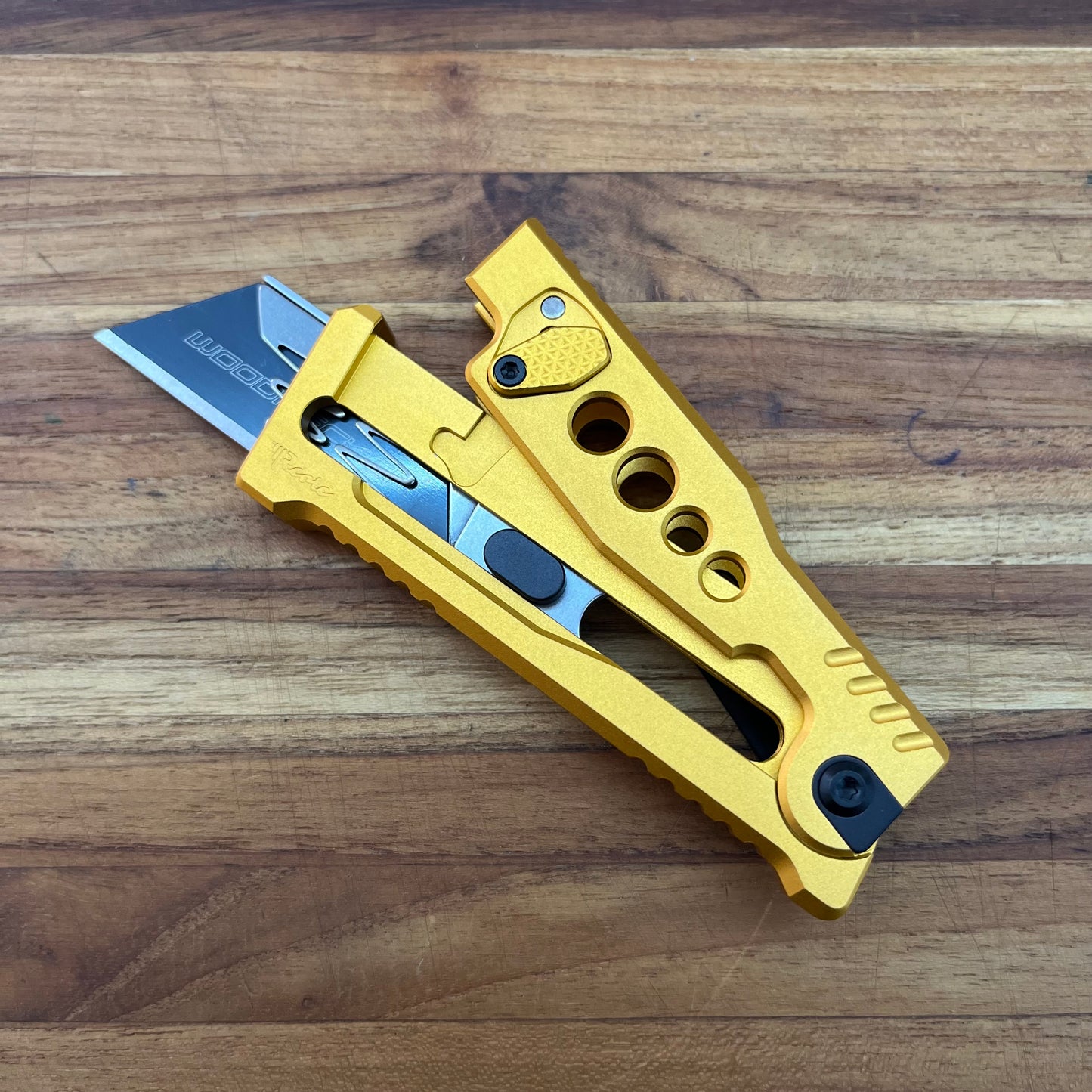 Reate Exo-U Gravity 2.5" Utility Knife w/ Gold Speedhole Handle