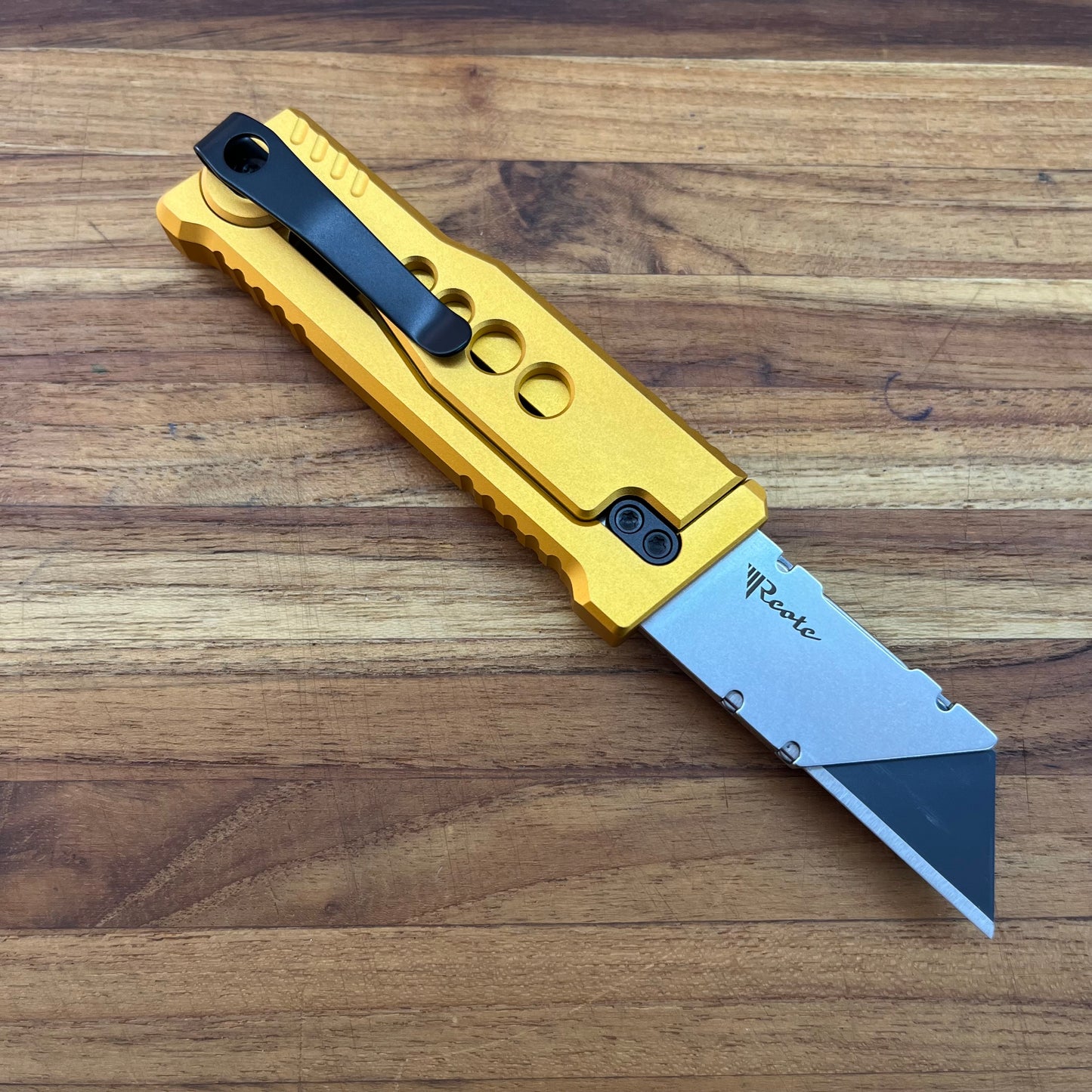 Reate Exo-U Gravity 2.5" Utility Knife w/ Gold Speedhole Handle