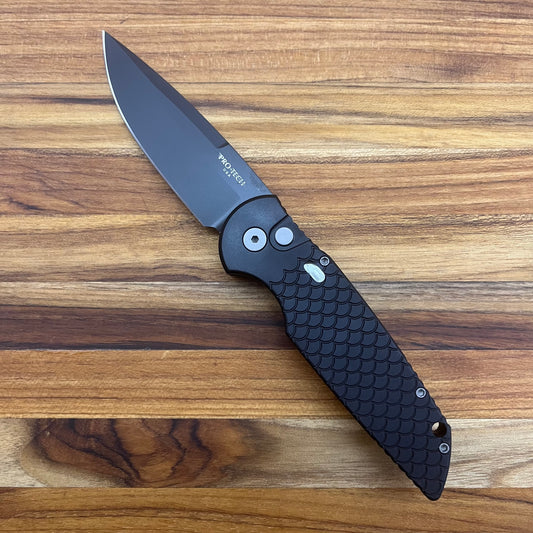 Pro-Tech TR-3 3.5" Auto w/ Integrated Lock & Black Fishscale Texture Aluminum Handle