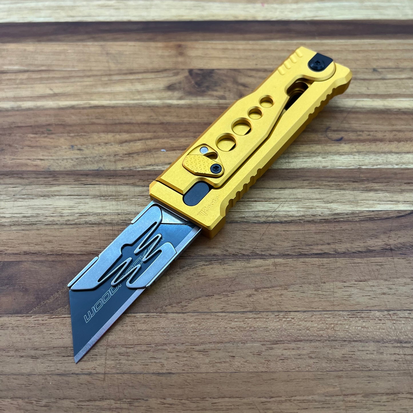 Reate Exo-U Gravity 2.5" Utility Knife w/ Gold Speedhole Handle