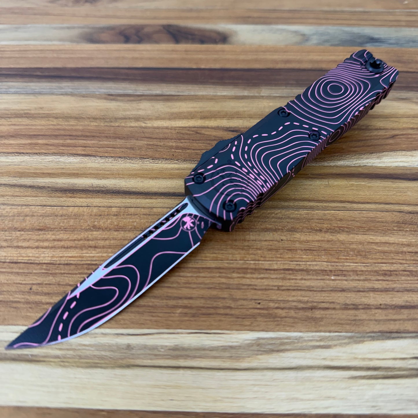 Microtech Signature Series UTX-85 Gen IV S/E 3" OTF w/ Topographic Black/Pink Camo Aluminum Handle