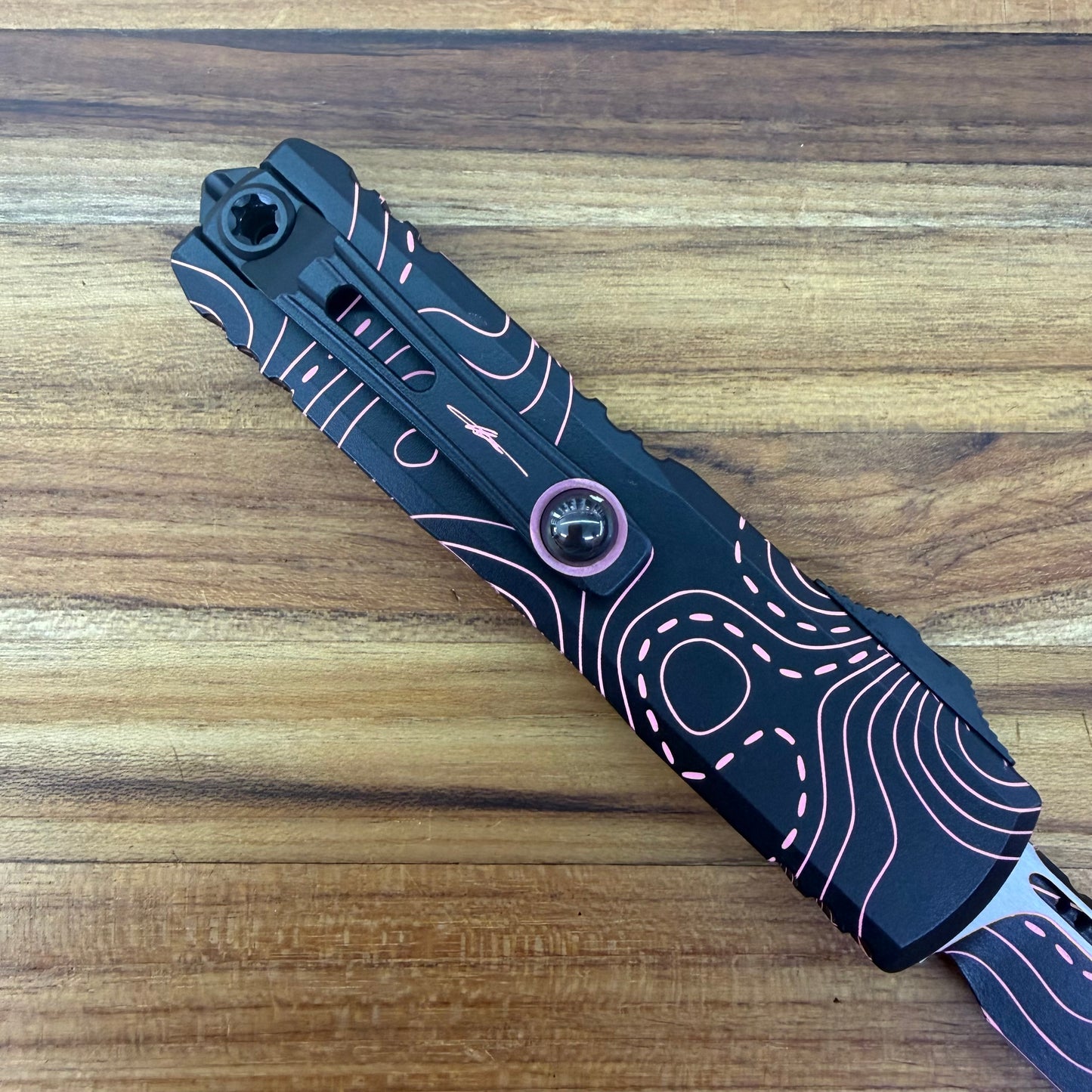 Microtech Signature Series UTX-85 Gen IV S/E 3" OTF w/ Topographic Black/Pink Camo Aluminum Handle