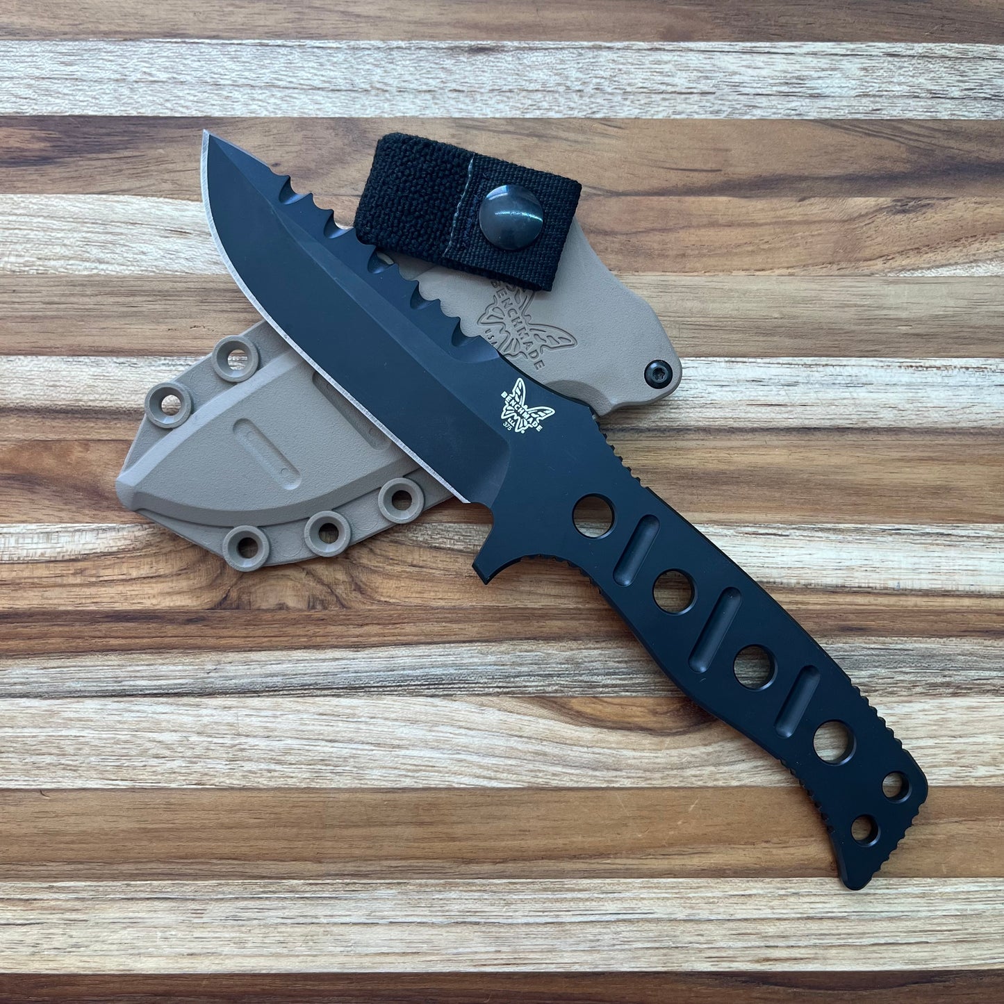 *DISCONTINUED* Benchmade Fixed Adamas 4" Fixed Blade w/ Serrated Spine & Sheath