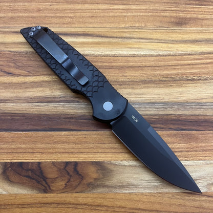 Pro-Tech TR-3 3.5" Auto w/ Integrated Lock & Black Fishscale Texture Aluminum Handle