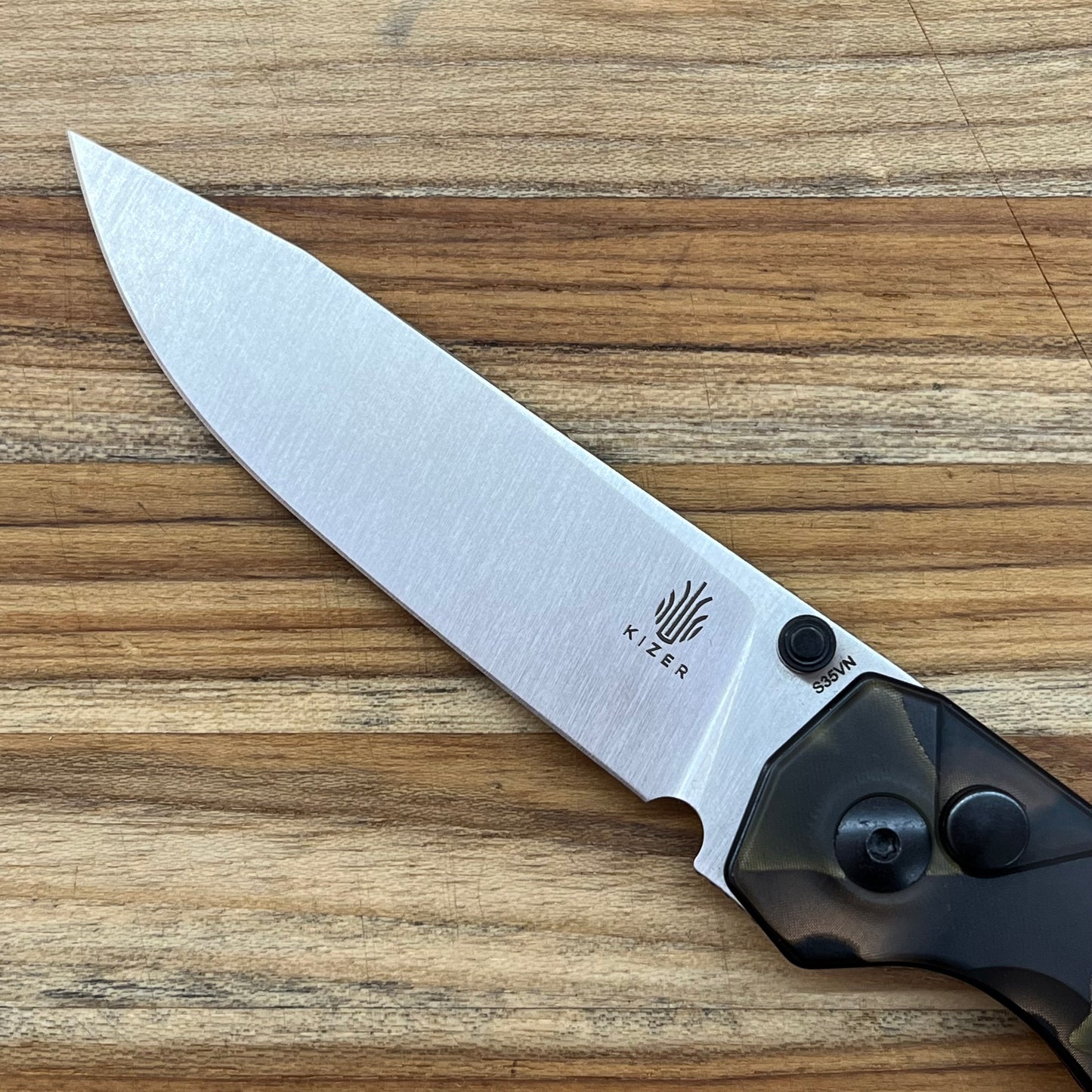 Kizer Begleiter 2 4.5" w/ Camo Raffir Handle