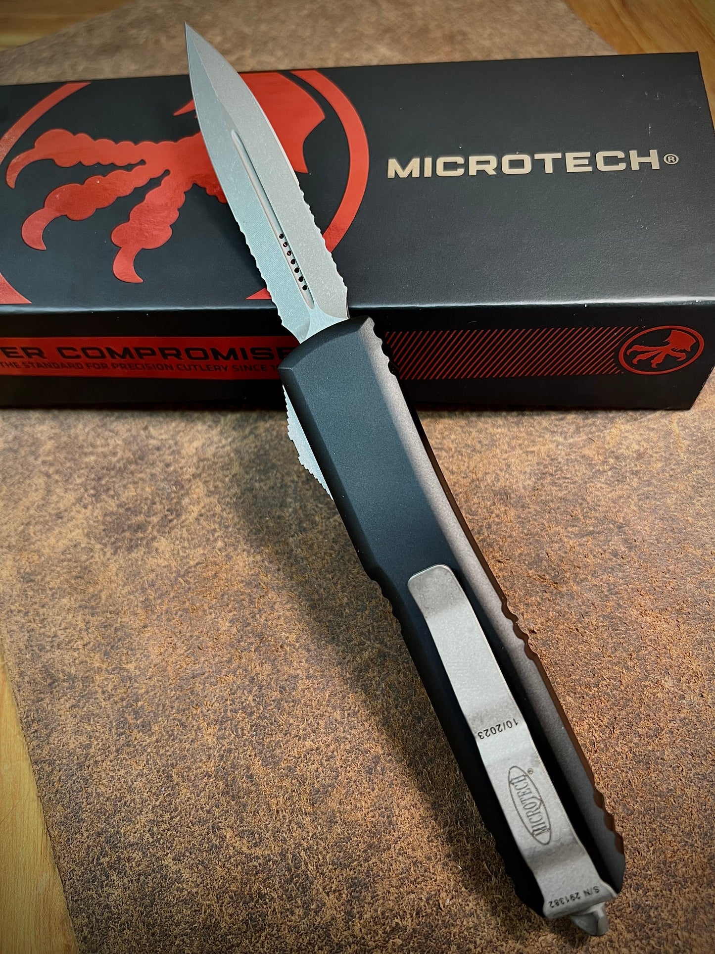 Microtech 122-11AP Ultratech D/E P/S Black Apocalyptic OTF Auto