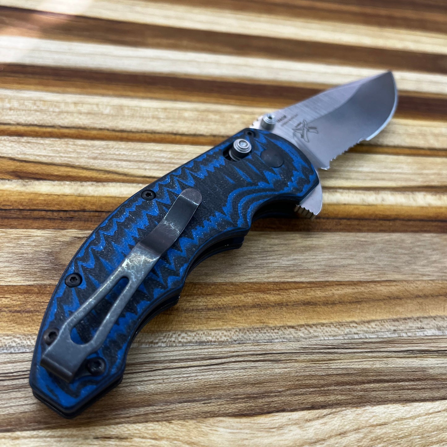 *DISCONTINUED* Benchmade Ball AXIS 3.25" P/S Flipping Knife w/ Blue/Black G10